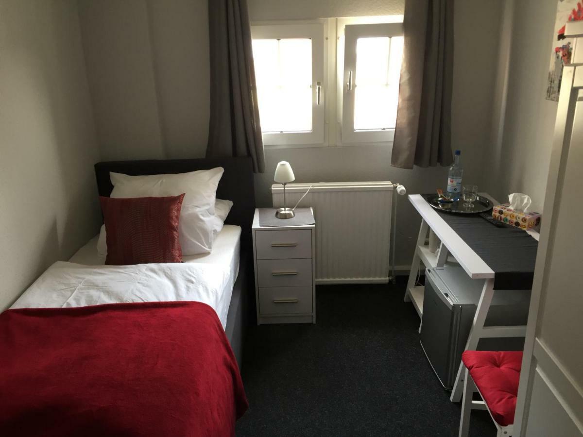 Em Dorfkrug Hotel Euskirchen Buitenkant foto