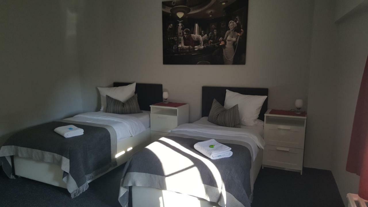 Em Dorfkrug Hotel Euskirchen Buitenkant foto