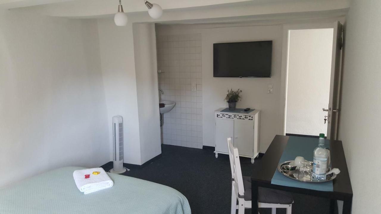 Em Dorfkrug Hotel Euskirchen Buitenkant foto